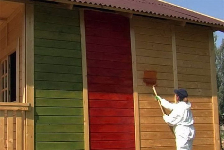 Чем покрасить деревянный дом снаружи: какую краску выбрать и как правильно ее нанести