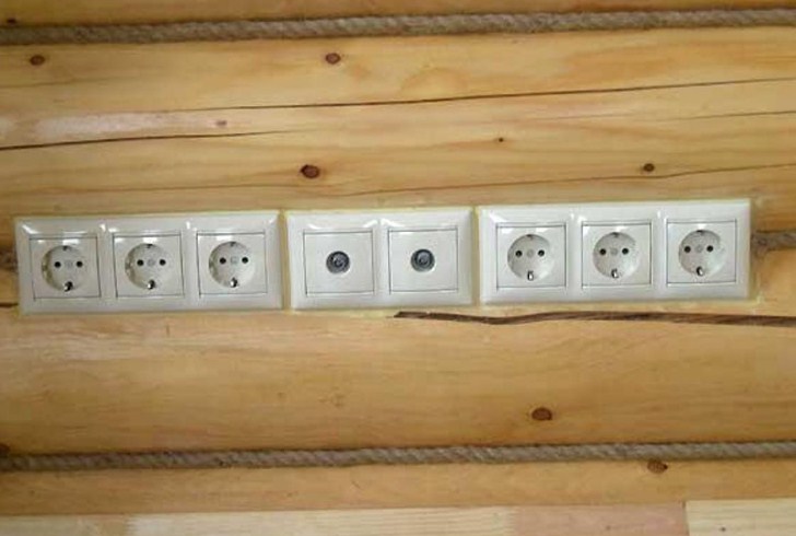 Монтаж скрытой проводки в деревянном доме по ПЭУ: прокладка кабеля с пошаговой инструкцией