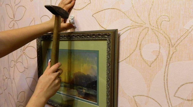 Как своими руками повесить картину на стену без сверления стены