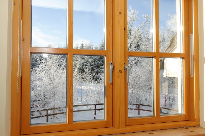 Как утеплить деревянные окна на зиму: как правильно заделать щели, видео-инструкция