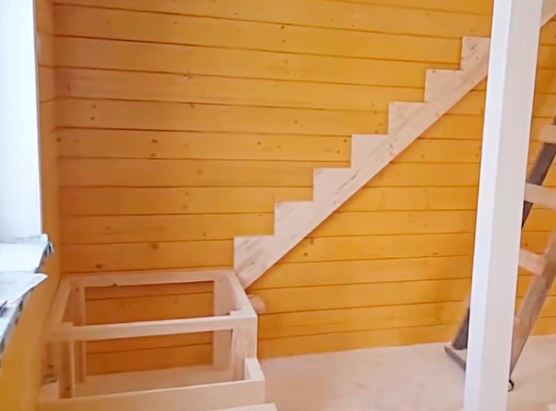 Лестница на второй этаж в частном доме своими руками – нюансы и алгоритм строительства