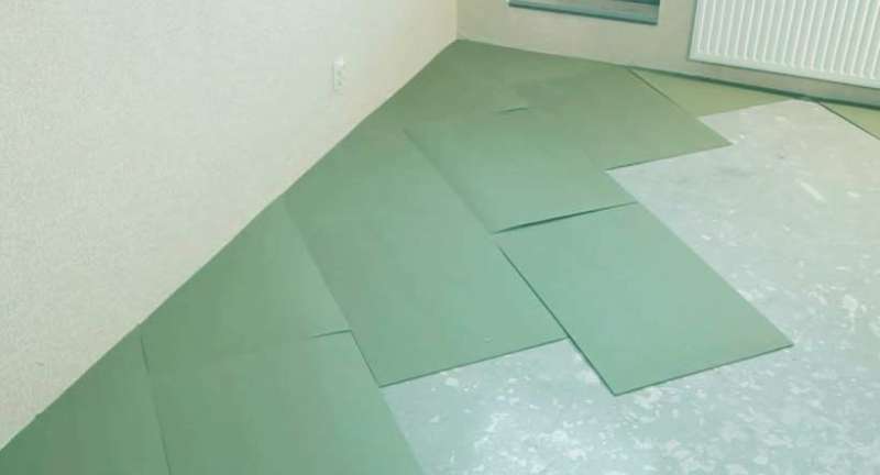 Выбор и монтаж подложки под линолеум на бетонный пол своими руками в квартире