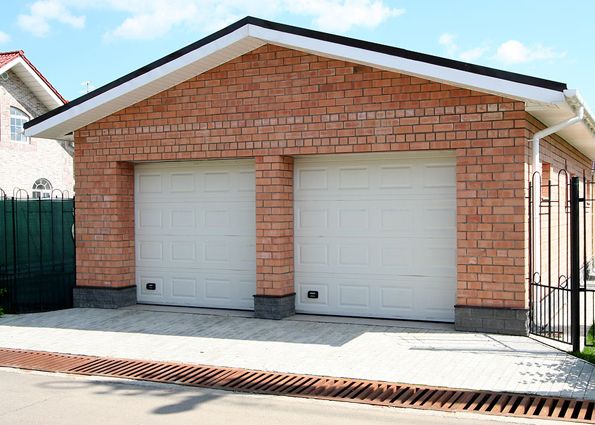 Строительство гаража: выбор места, материала. Особенности и характеристики различных материалов
