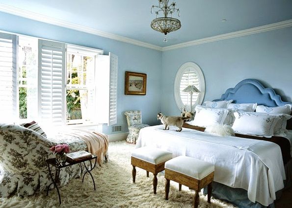 Голубой цвет в интерьере спальни (фото)