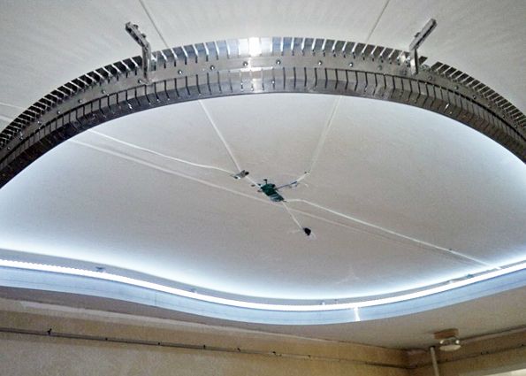 Двухуровневый натяжной потолок с подсветкой: основные виды, методы монтажа и варианты совмещения с гипсокартоном