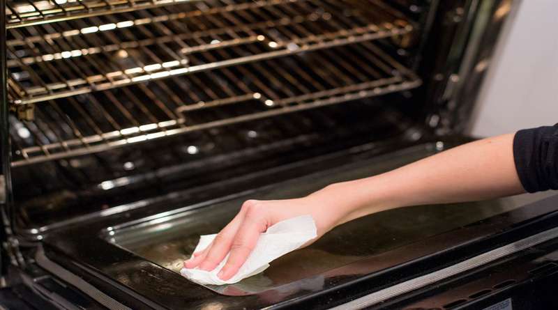 Как почистить духовку и сэкономить на моющих средствах